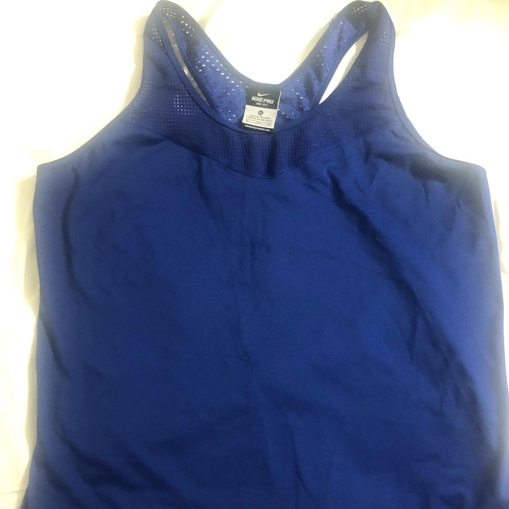 Nike Pro tank -airy vented upper back